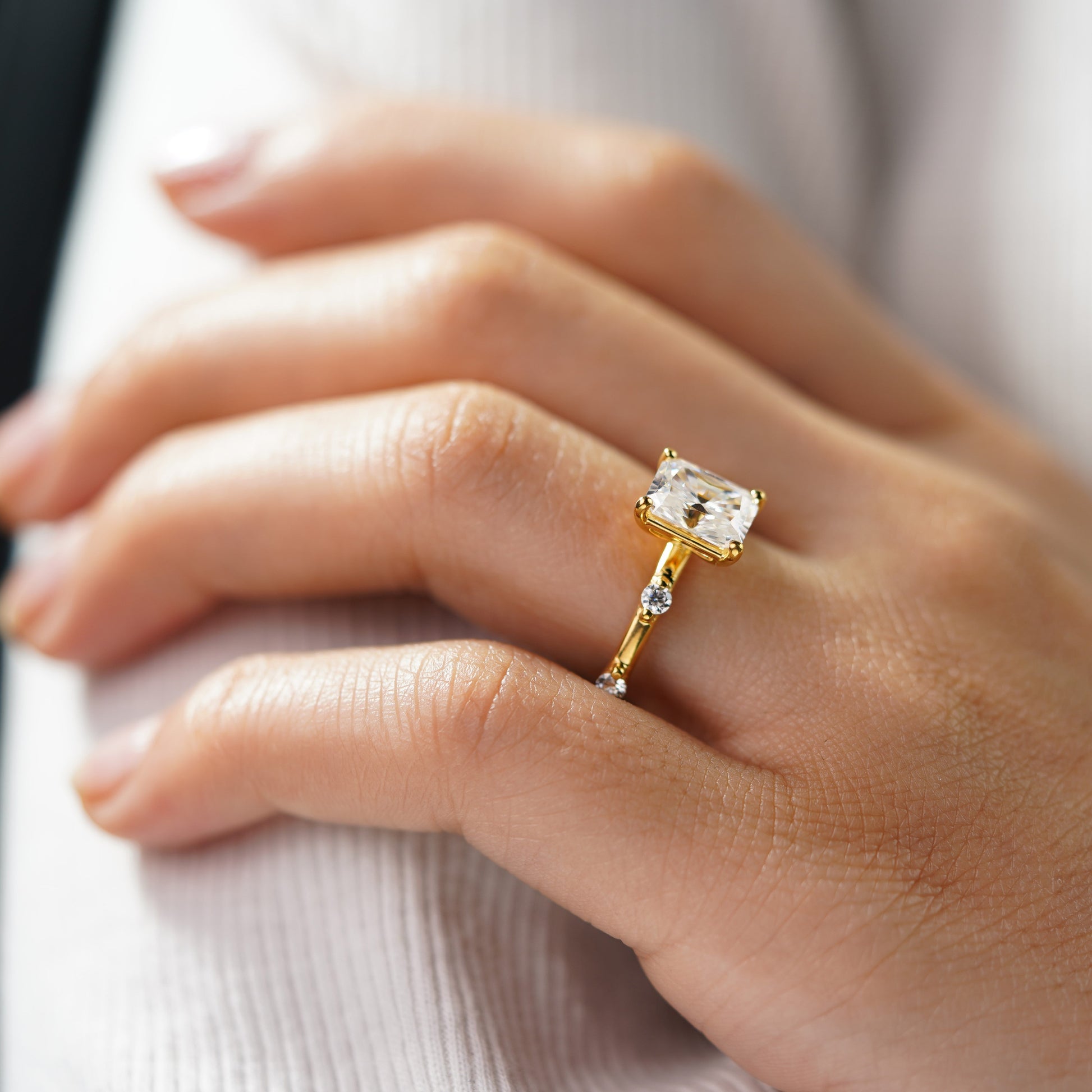 Oval Solitaire Engagement Ring – 2 CT Lab Grown Diamond