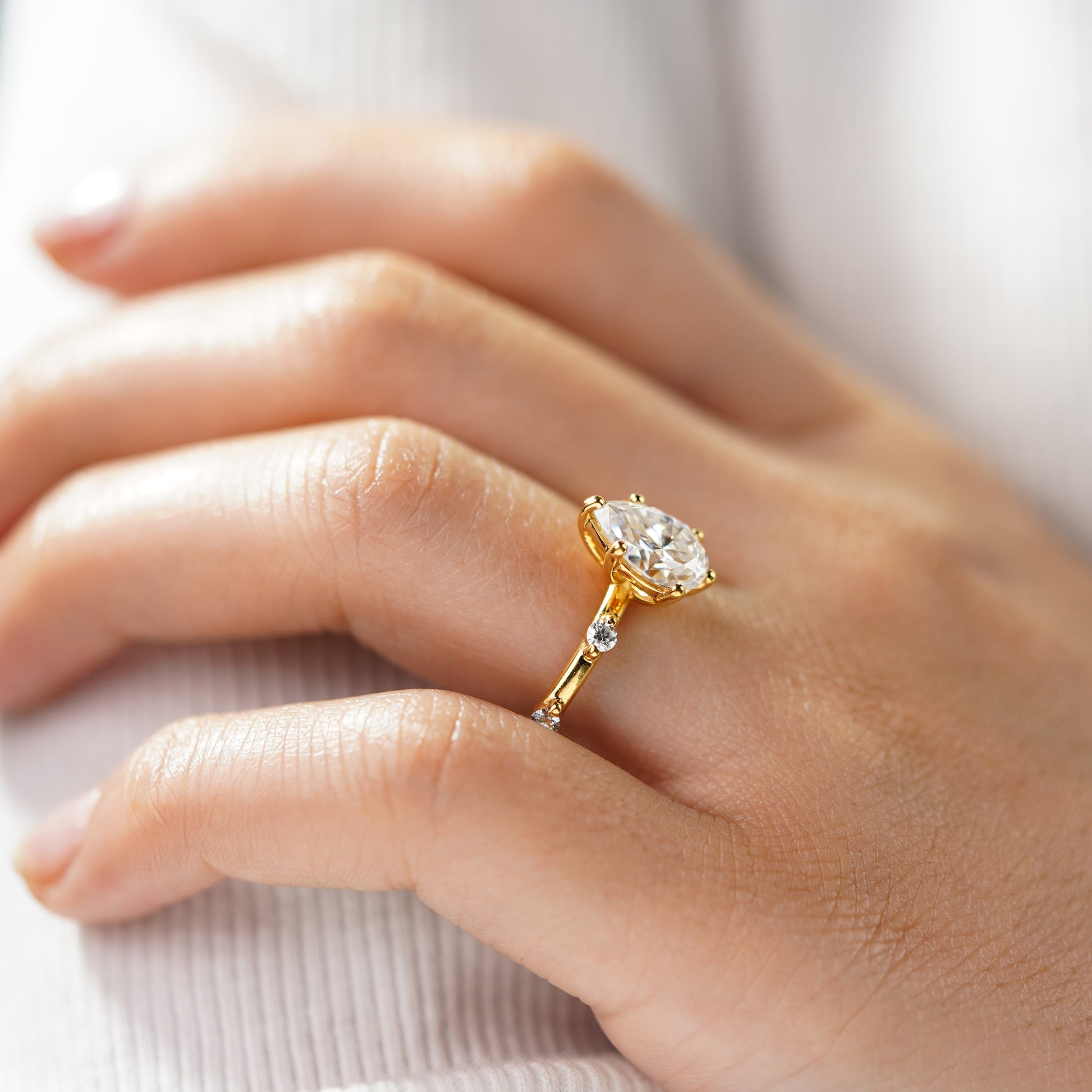 Oval Solitaire Engagement Ring – 2 CT Lab Grown Diamond
