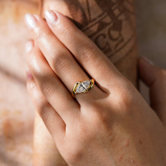 Oval Solitaire Engagement Ring – 2 CT Lab Grown Diamond