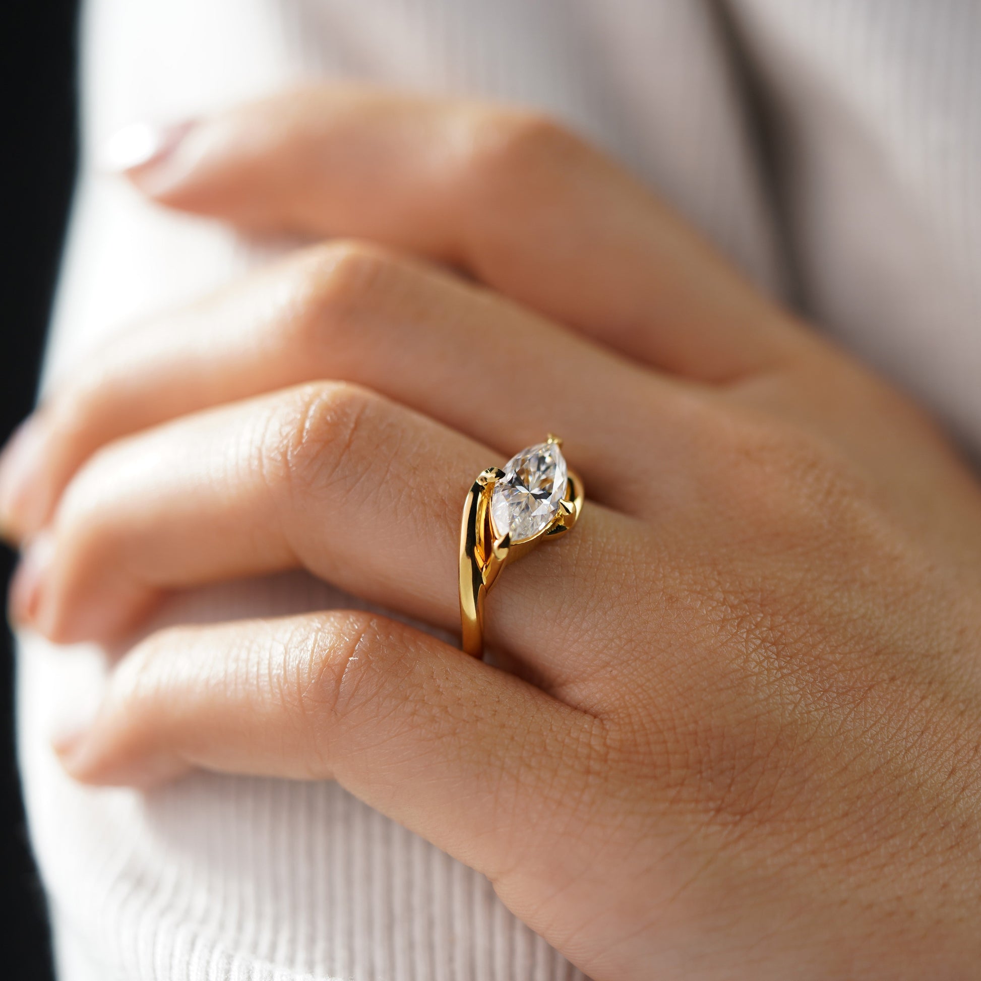 Oval Solitaire Engagement Ring – 2 CT Lab Grown Diamond