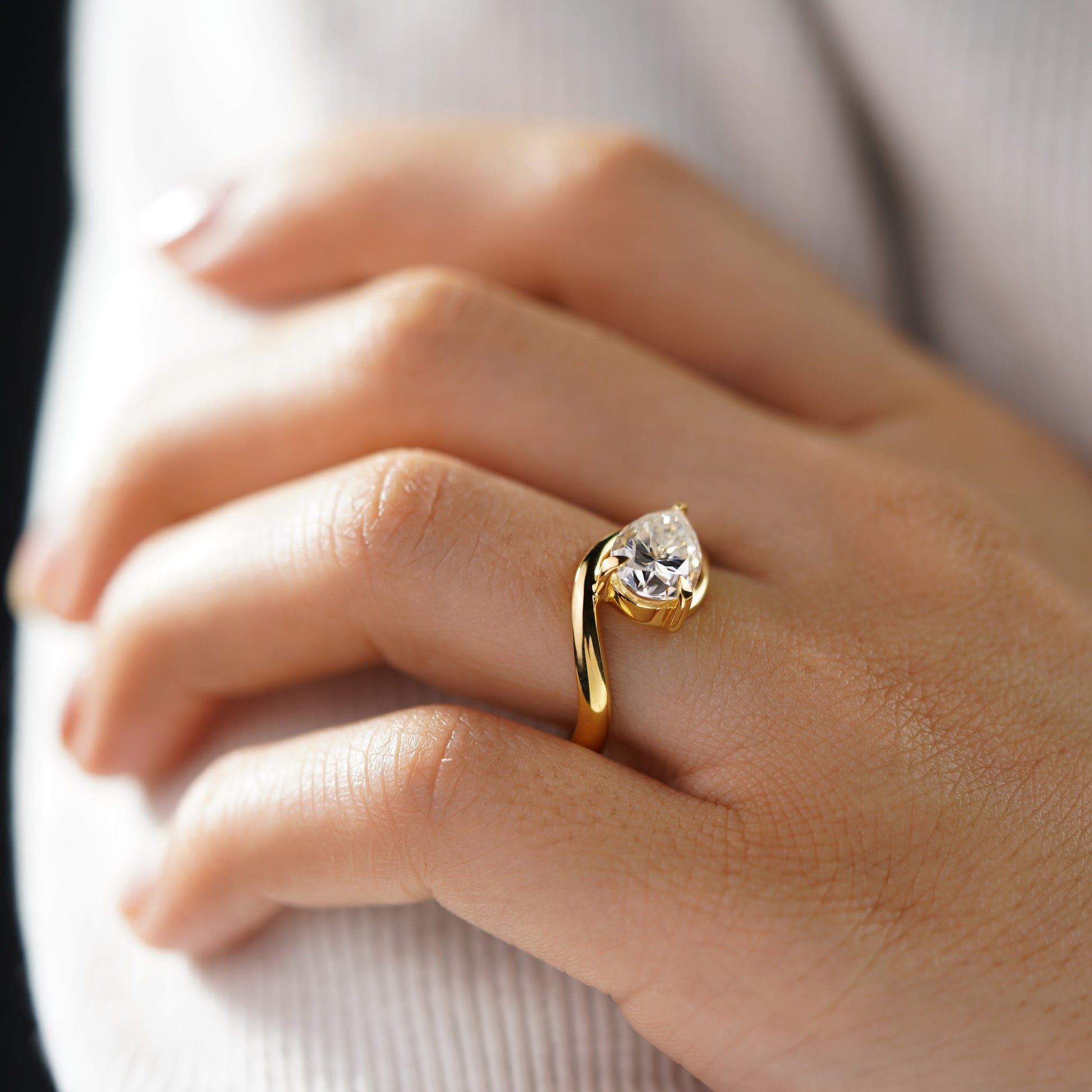 Oval Solitaire Engagement Ring – 2 CT Lab Grown Diamond