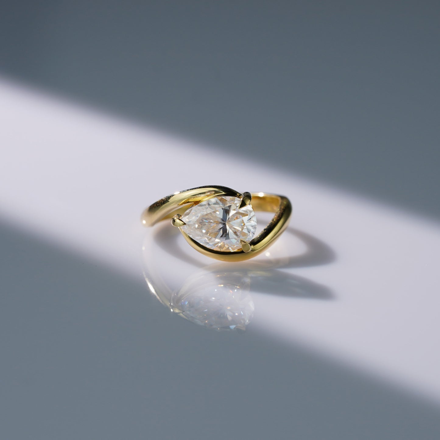 Oval Solitaire Engagement Ring – 2 CT Lab Grown Diamond