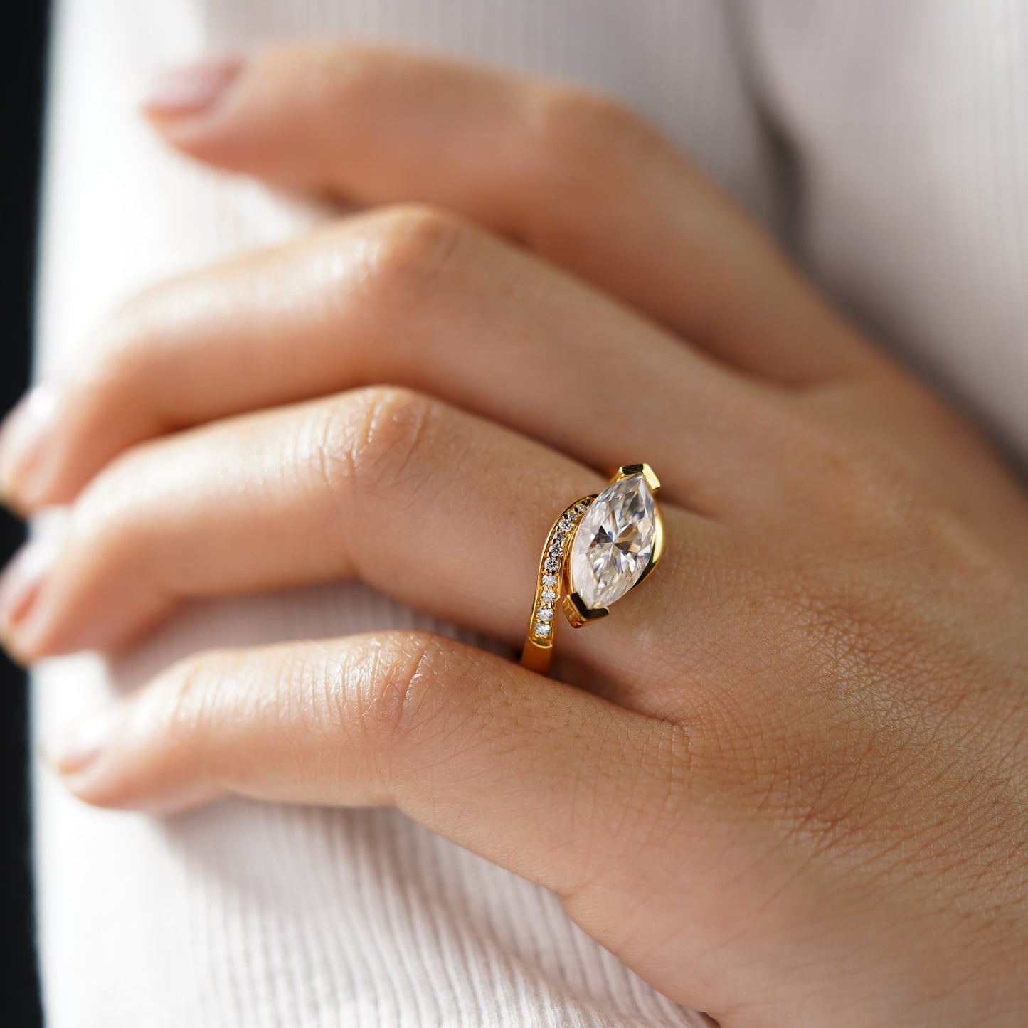 Oval Solitaire Engagement Ring – 2 CT Lab Grown Diamond