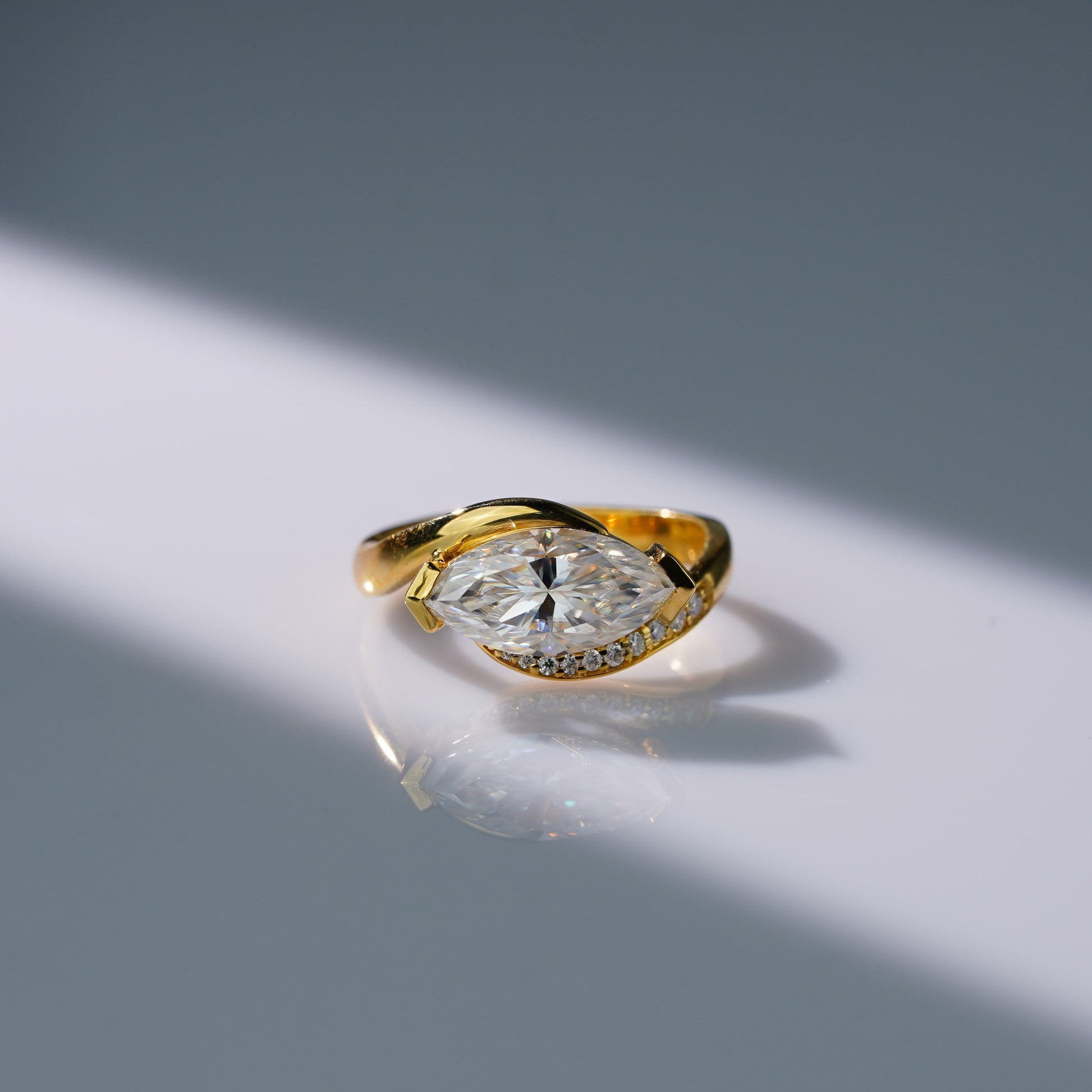 Oval Solitaire Engagement Ring – 2 CT Lab Grown Diamond