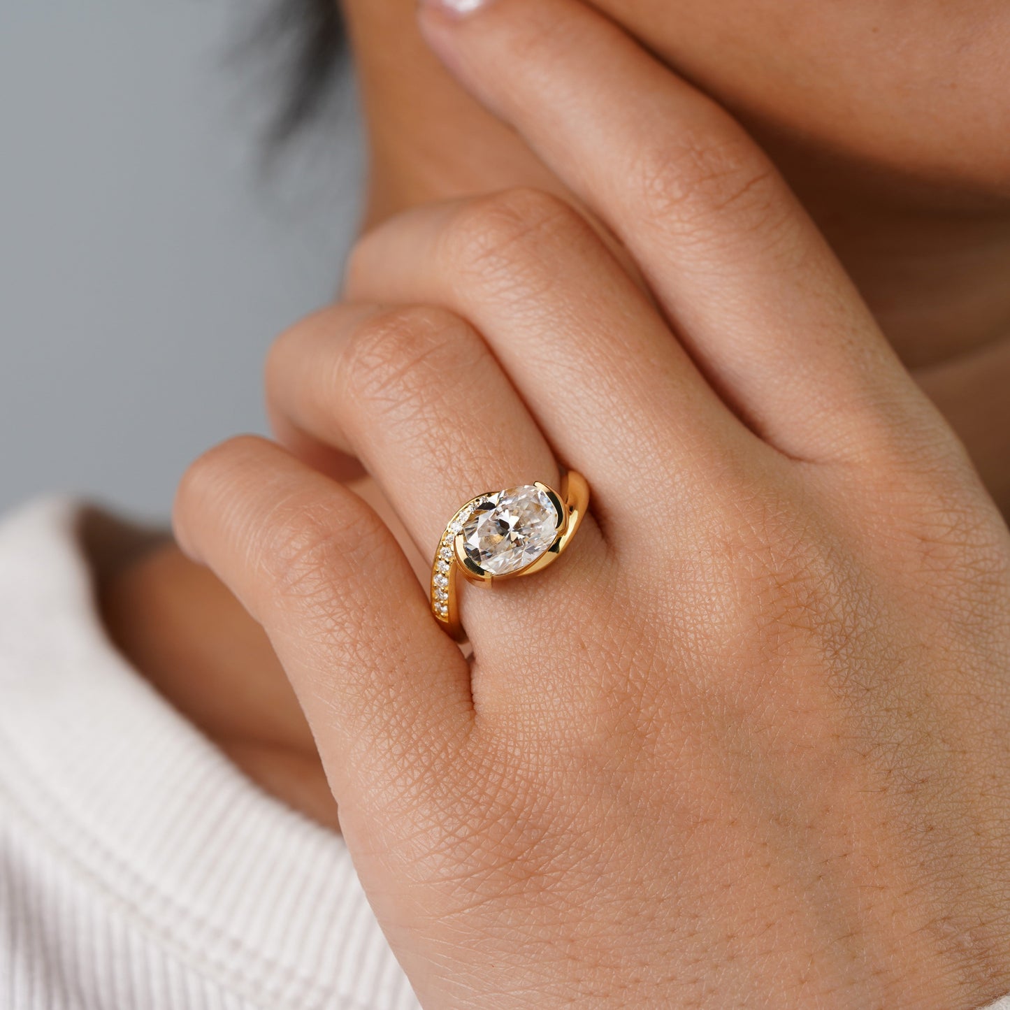 Oval Solitaire Engagement Ring – 2 CT Lab Grown Diamond
