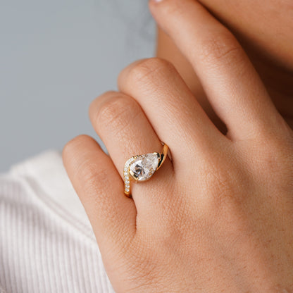 Oval Solitaire Engagement Ring – 2 CT Lab Grown Diamond