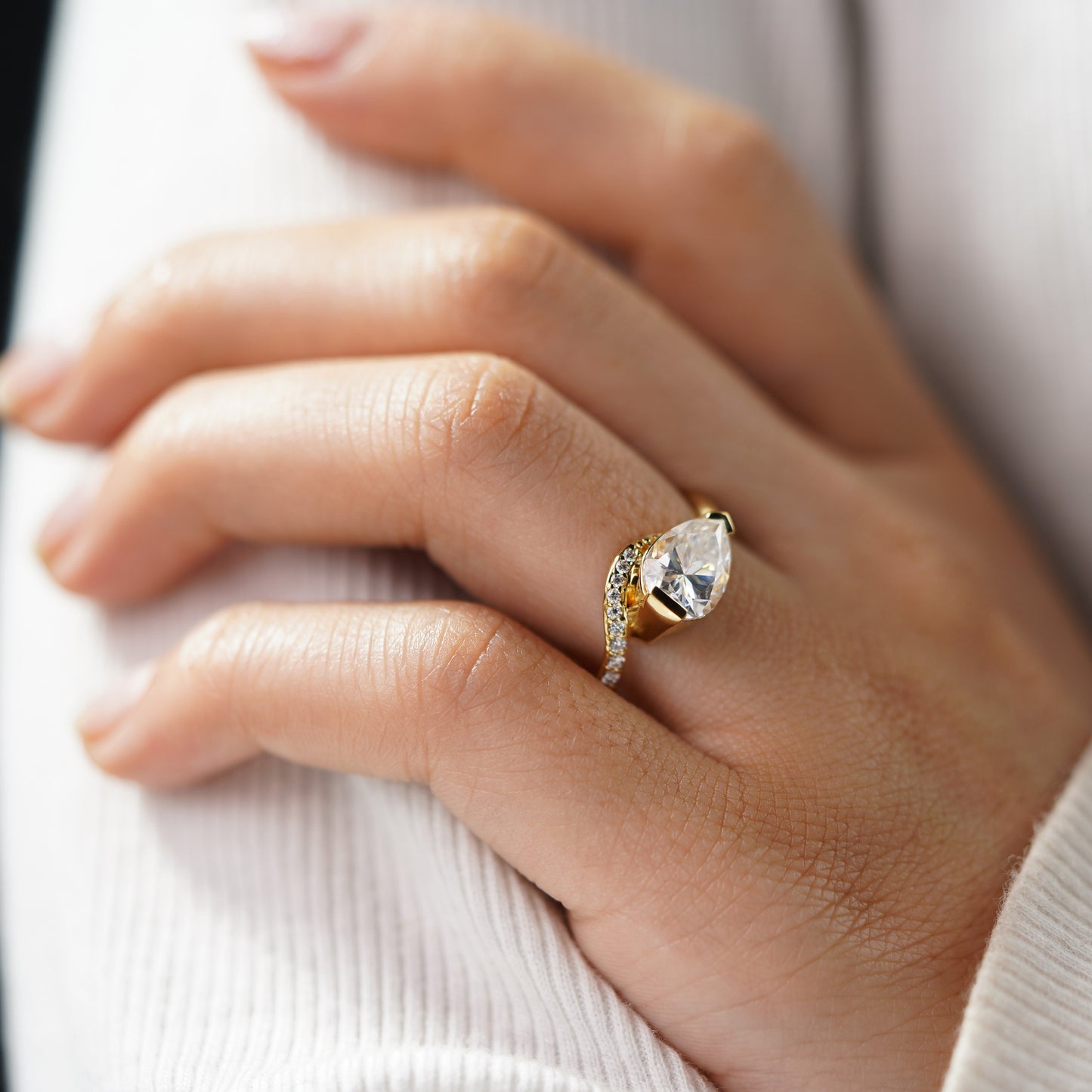 Oval Solitaire Engagement Ring – 2 CT Lab Grown Diamond