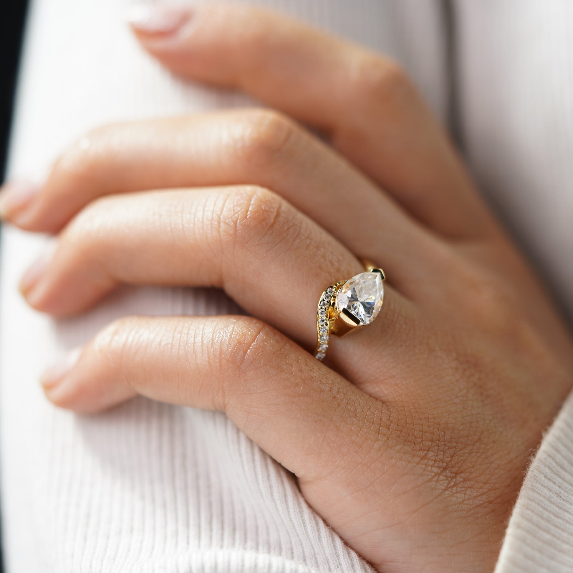 Oval Solitaire Engagement Ring – 2 CT Lab Grown Diamond