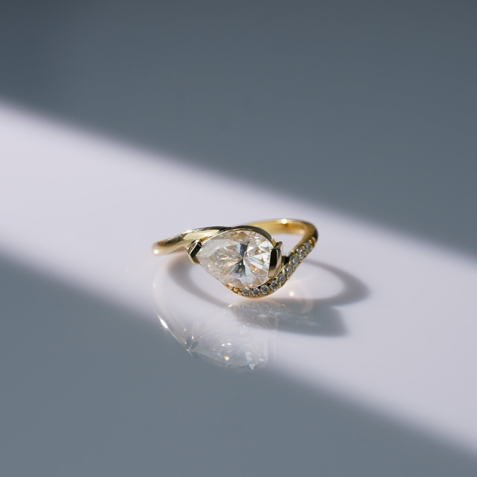 Oval Solitaire Engagement Ring – 2 CT Lab Grown Diamond