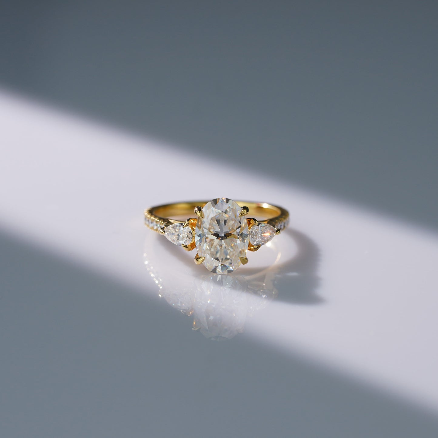 Oval Solitaire Engagement Ring – 2 CT Lab Grown Diamond