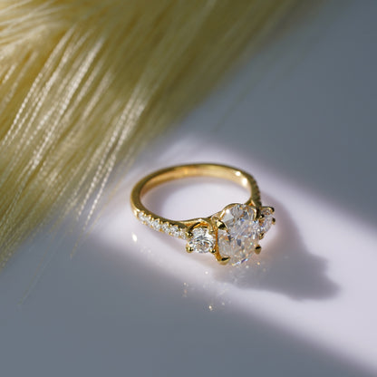 Oval Solitaire Engagement Ring – 2 CT Lab Grown Diamond
