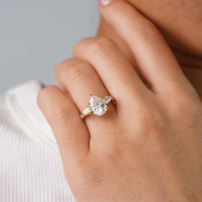 Oval Solitaire Engagement Ring – 2 CT Lab Grown Diamond
