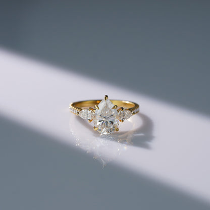 Oval Solitaire Engagement Ring – 2 CT Lab Grown Diamond
