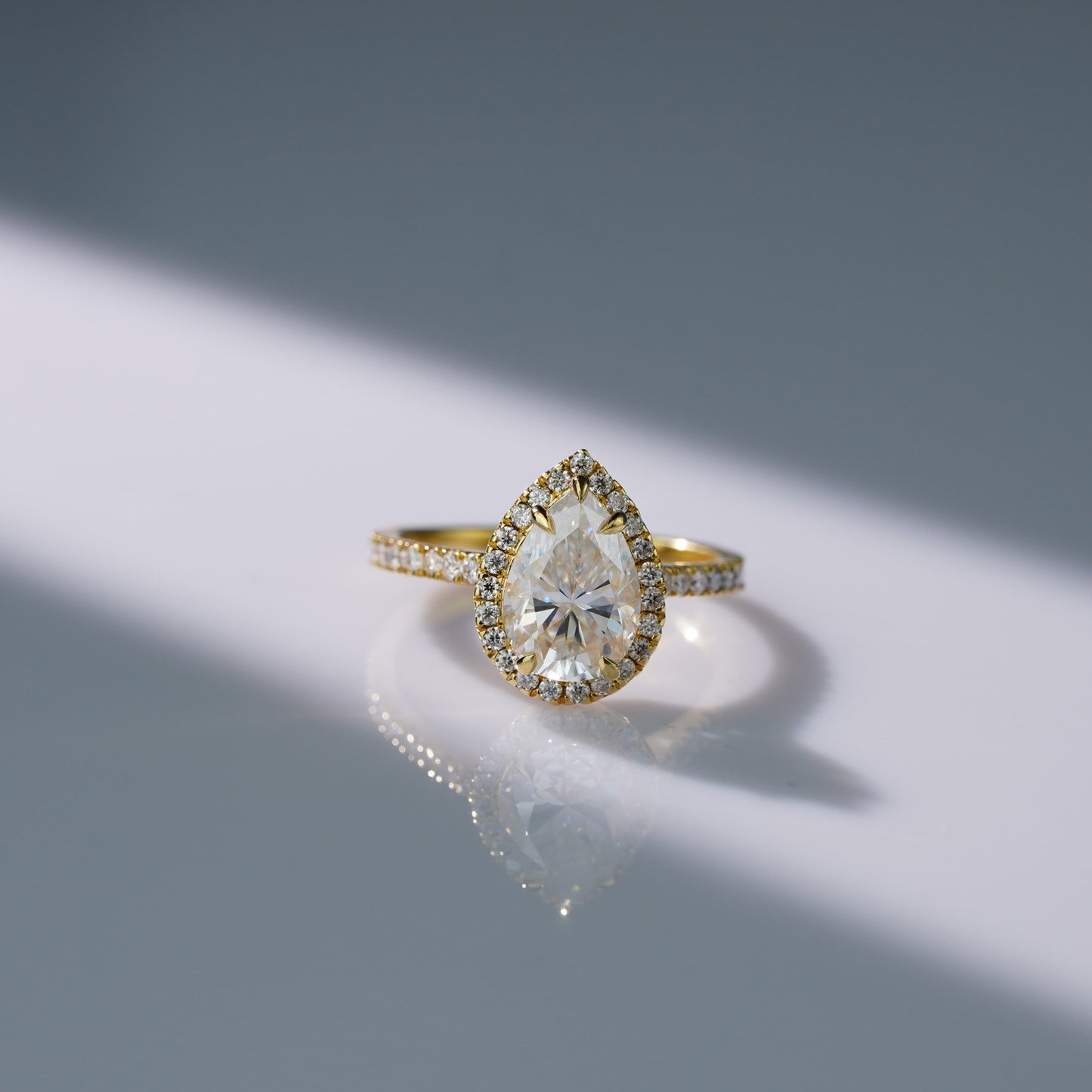 Oval Solitaire Engagement Ring – 2 CT Lab Grown Diamond