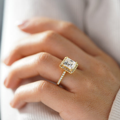 Oval Solitaire Engagement Ring – 2 CT Lab Grown Diamond