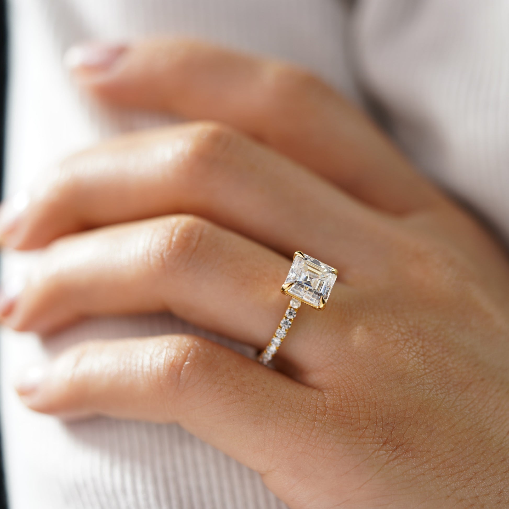 Oval Solitaire Engagement Ring – 2 CT Lab Grown Diamond