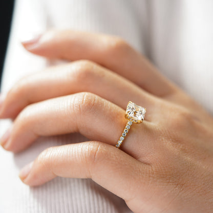 Oval Solitaire Engagement Ring – 2 CT Lab Grown Diamond