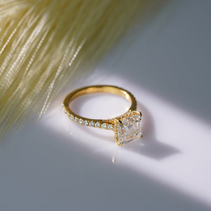 Oval Solitaire Engagement Ring – 2 CT Lab Grown Diamond