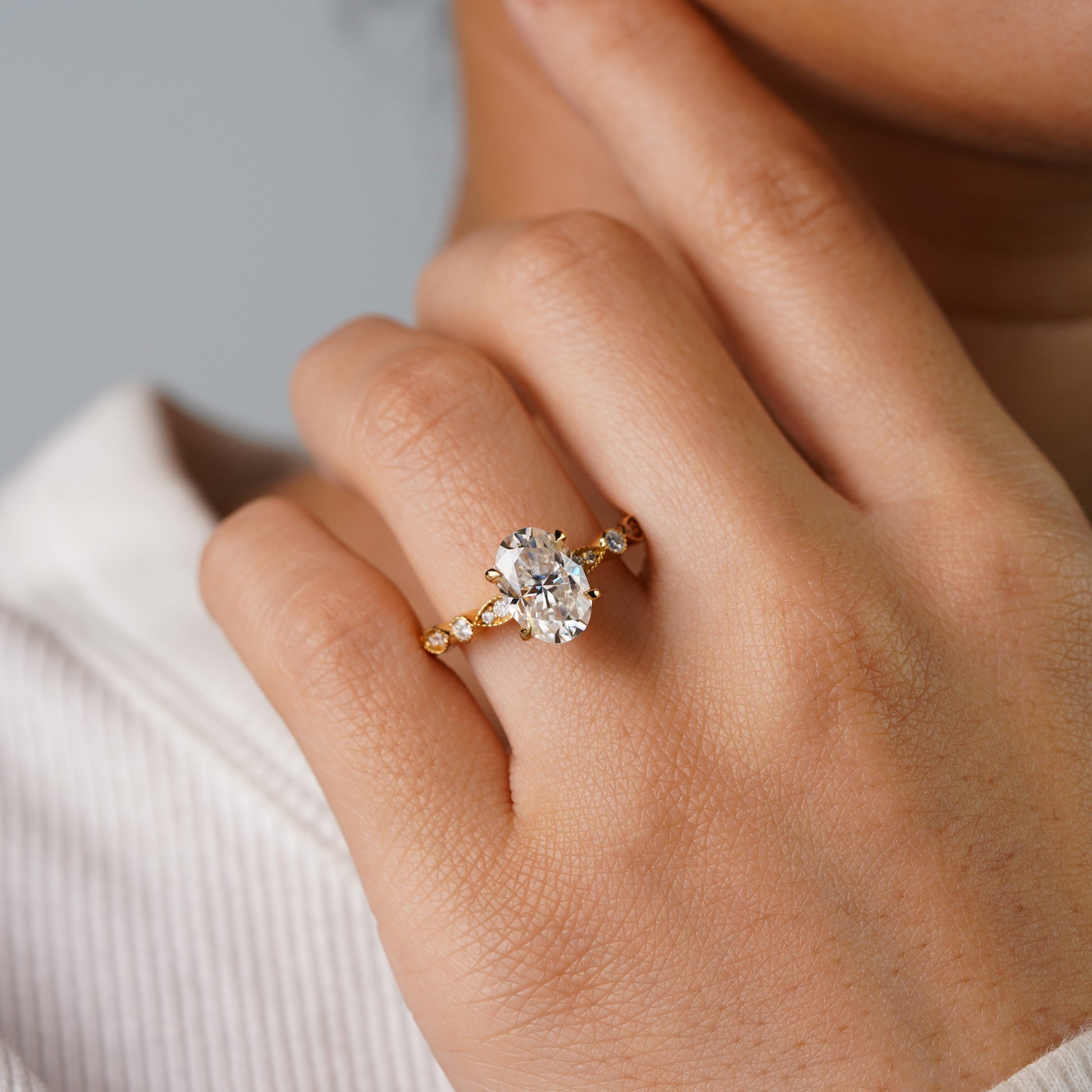 Oval Solitaire Engagement Ring – 2 CT Lab Grown Diamond