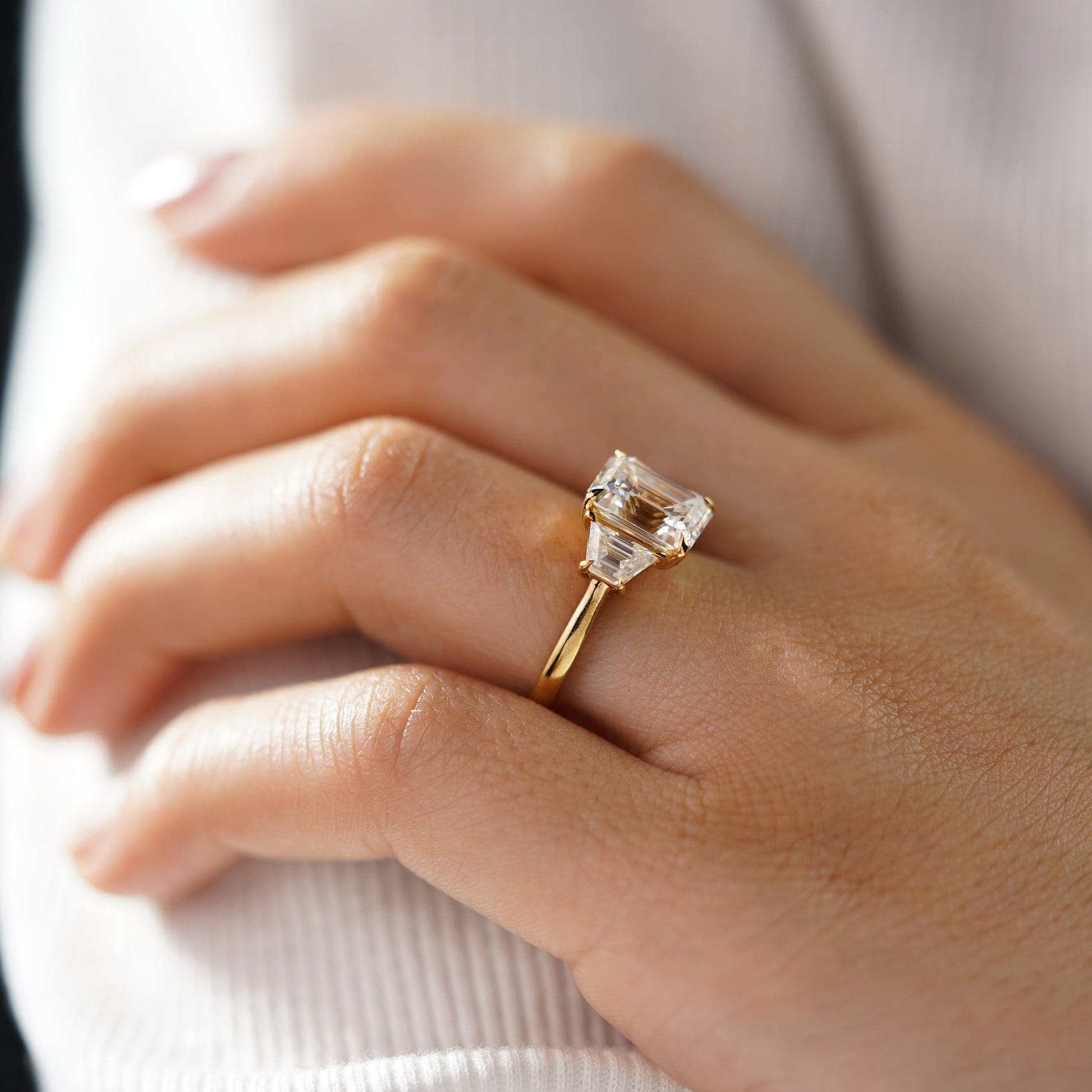 Oval Solitaire Engagement Ring – 2 CT Lab Grown Diamond