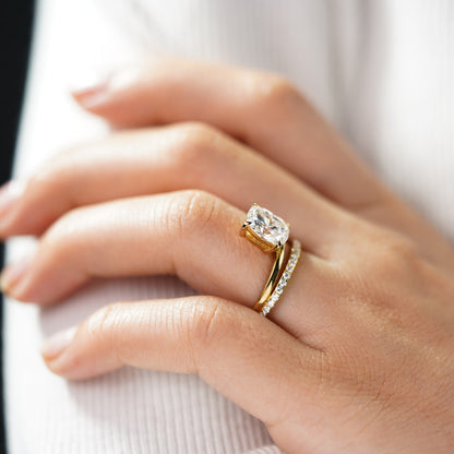 Oval Solitaire Engagement Ring – 2 CT Lab Grown Diamond