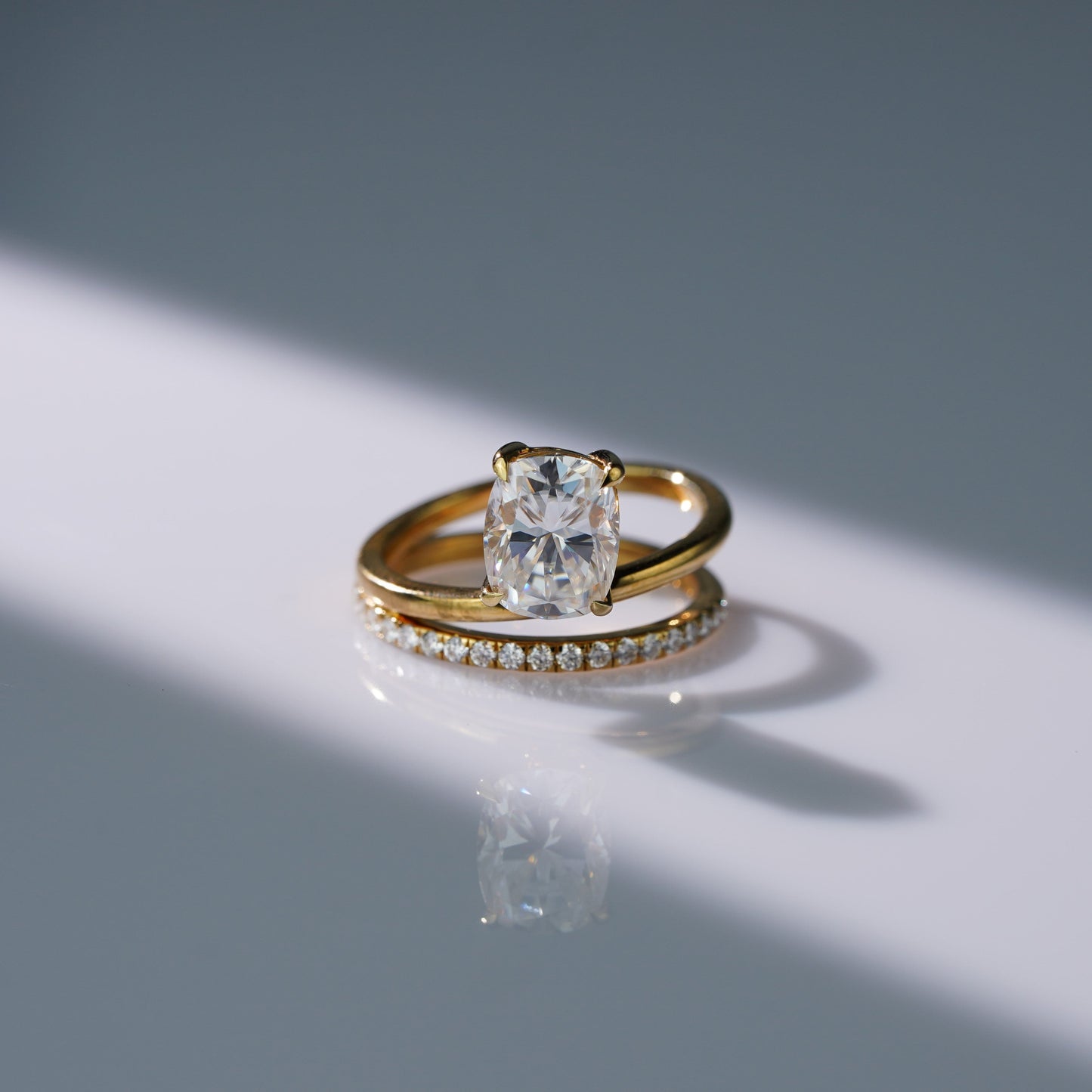 Oval Solitaire Engagement Ring – 2 CT Lab Grown Diamond