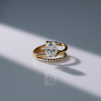 Oval Solitaire Engagement Ring – 2 CT Lab Grown Diamond
