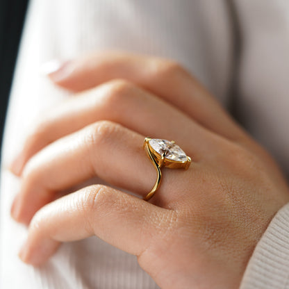 Oval Solitaire Engagement Ring – 2 CT Lab Grown Diamond