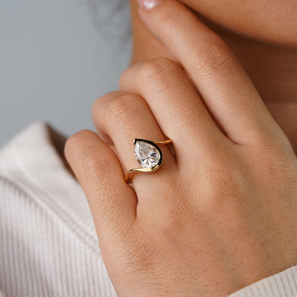 Oval Solitaire Engagement Ring – 2 CT Lab Grown Diamond