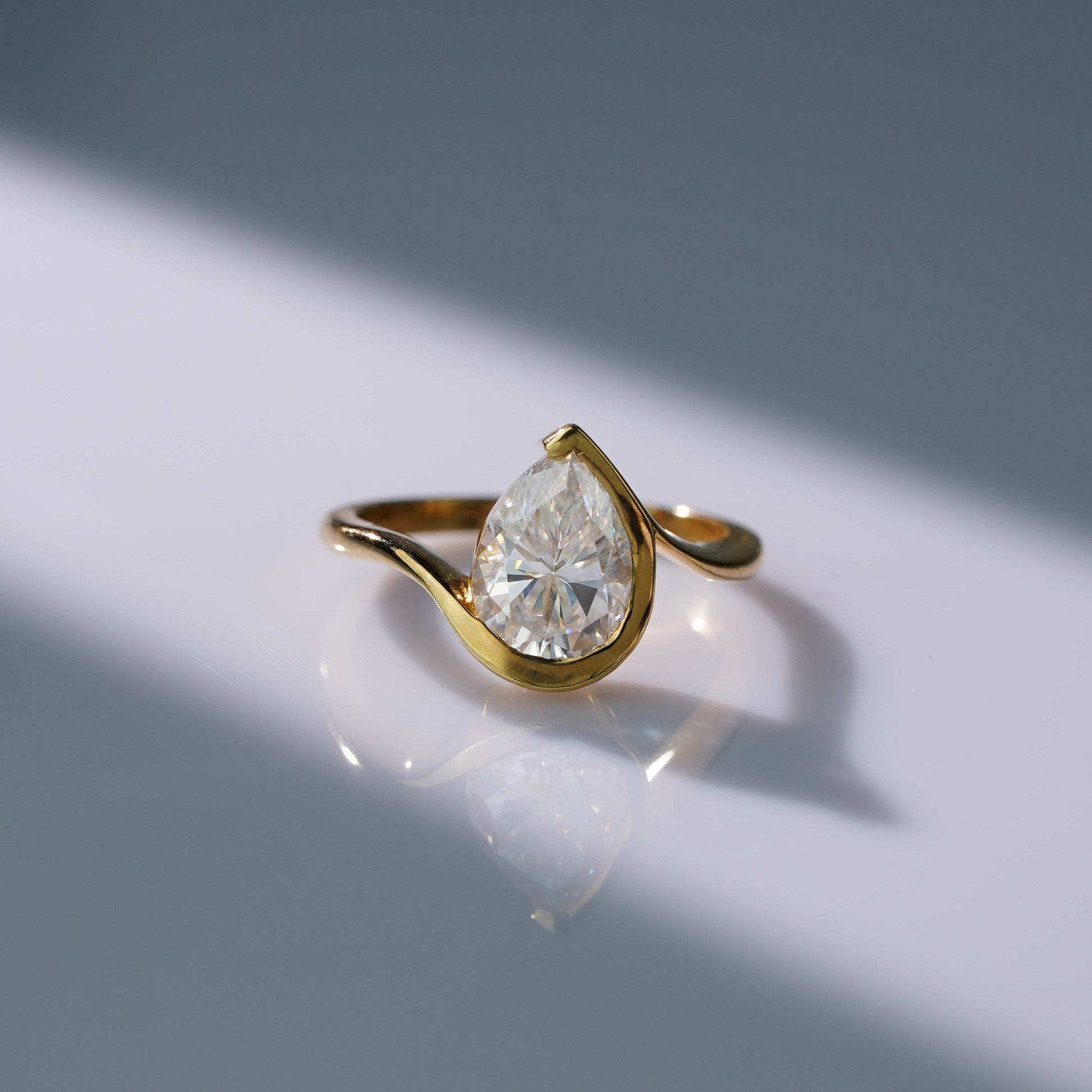 Oval Solitaire Engagement Ring – 2 CT Lab Grown Diamond