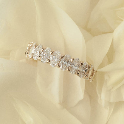 0.35 TCW Round Diamond Curved Pave DEF/VVS Lab Grown Wedding Band