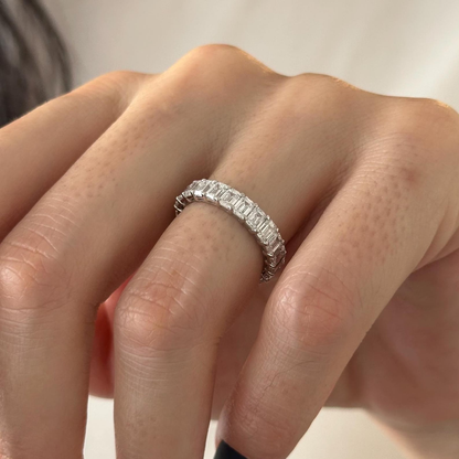 0.13 TCW Round Twisted DEF/VVS Lab Grown Diamond Wedding Band