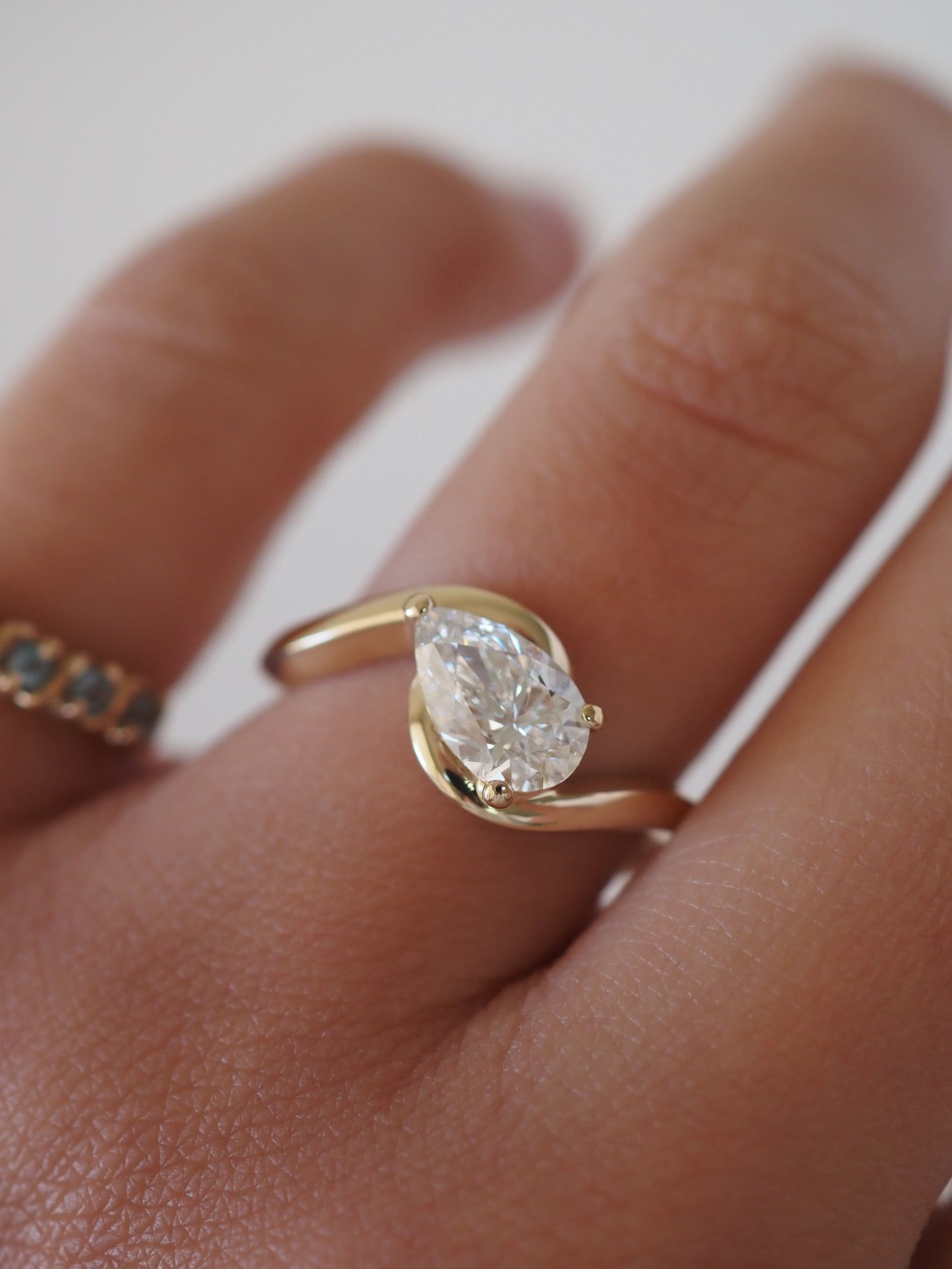 Round Swirl Semi Pave Engagement Ring – 1 CT Moissanite Diamond