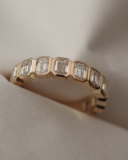 0.13 TCW Round Twisted Moissanite Wedding Band
