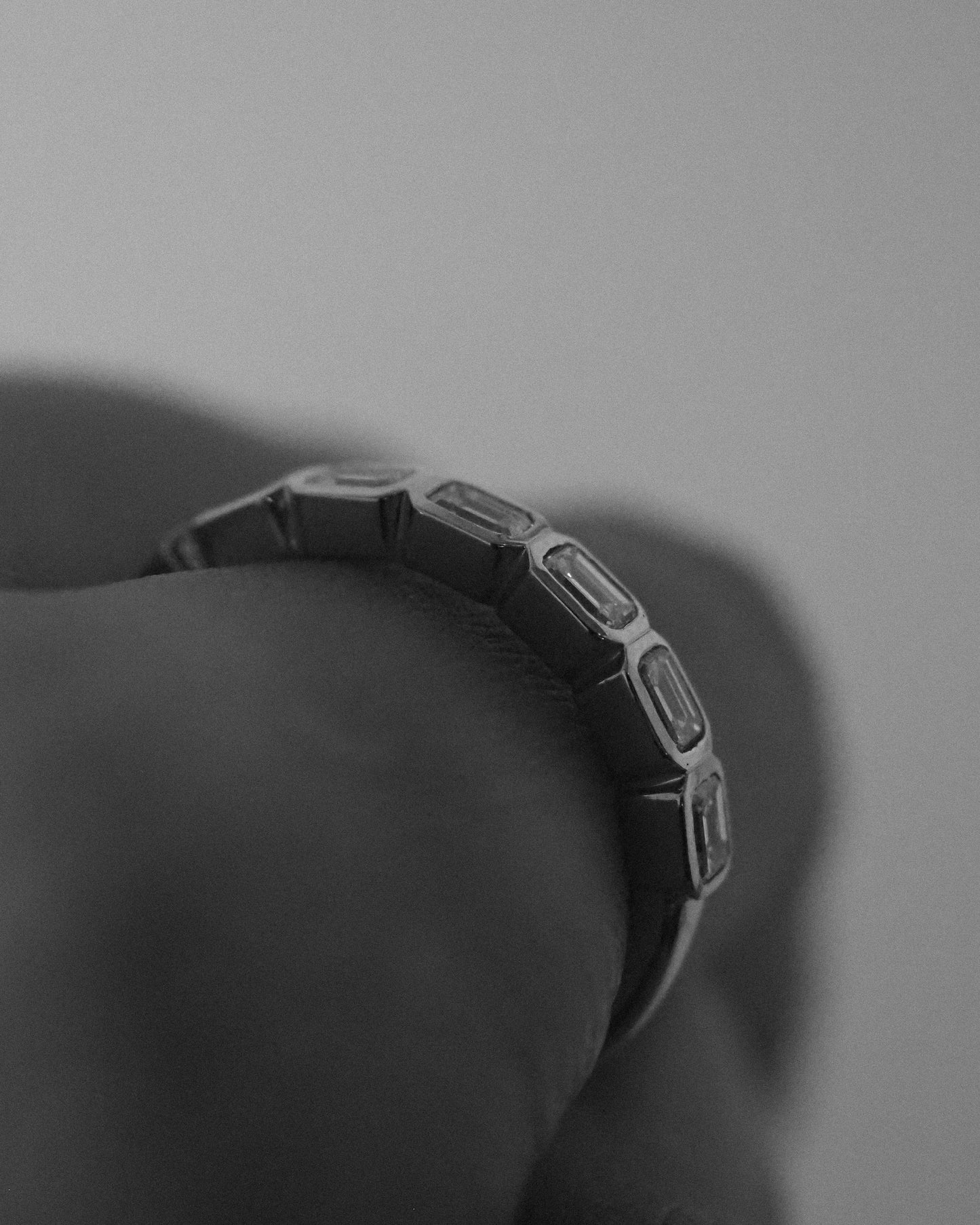 0.13 TCW Round Twisted Moissanite Wedding Band