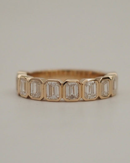 0.13 TCW Round Twisted Moissanite Wedding Band