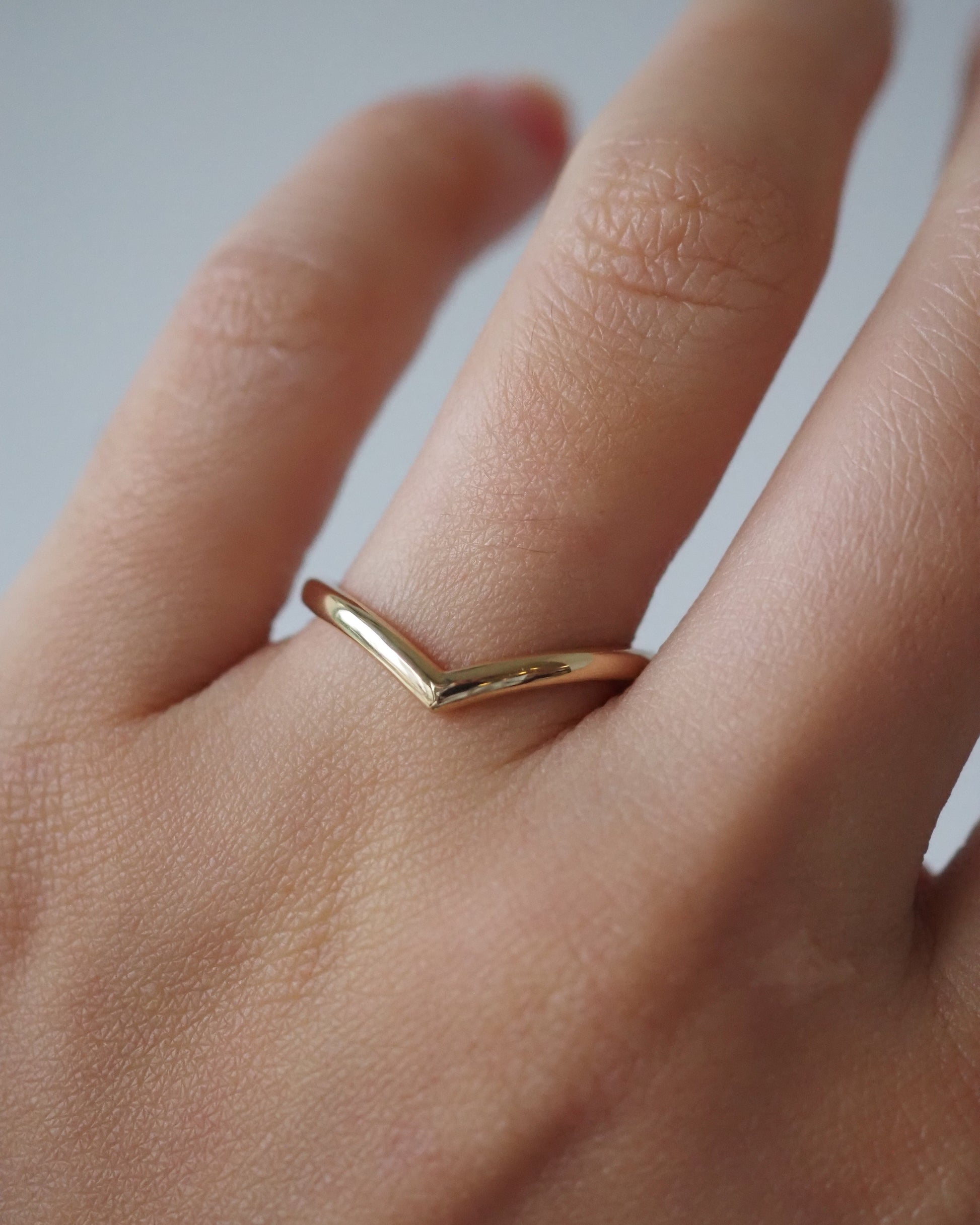 0.13 TCW Round Twisted Moissanite Wedding Band