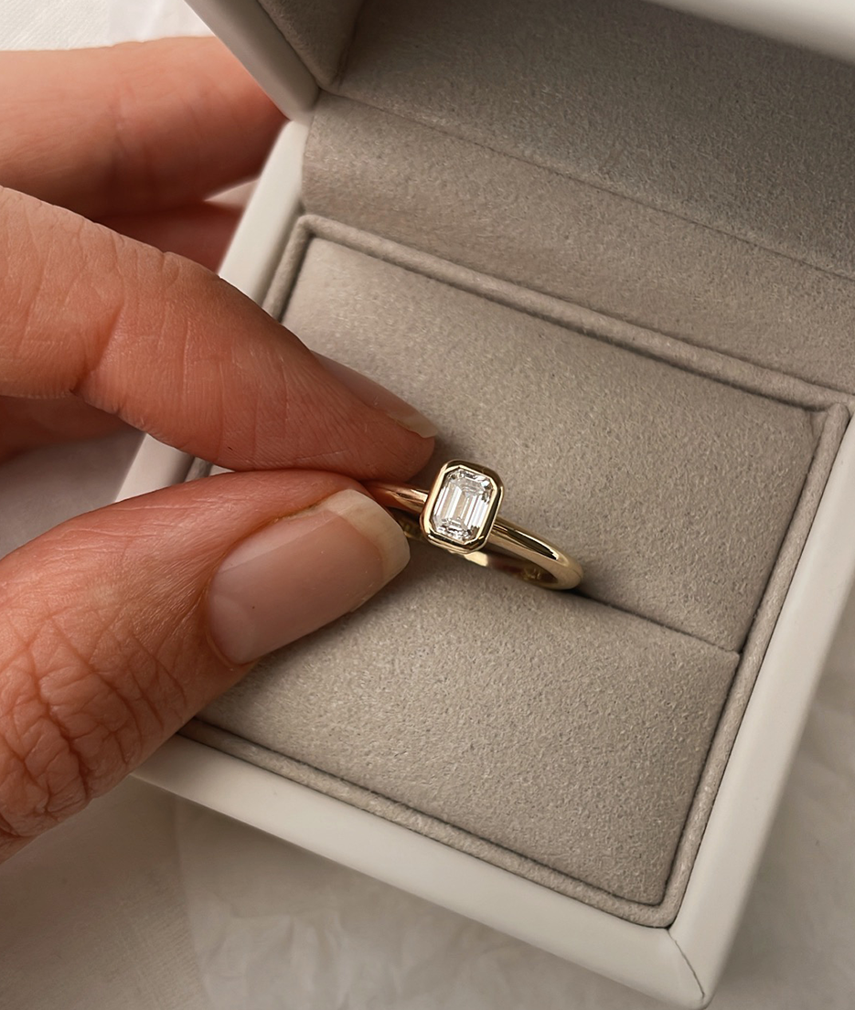 Round Swirl Semi Pave Engagement Ring – 1 CT Moissanite Diamond