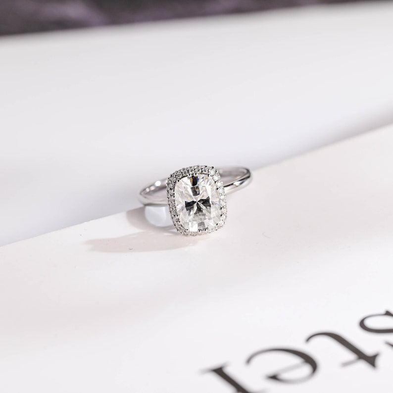 Stunning 1.0 - 2.0 CT Elongated Cushion Moissanite Engagement Ring With Halo Design 1