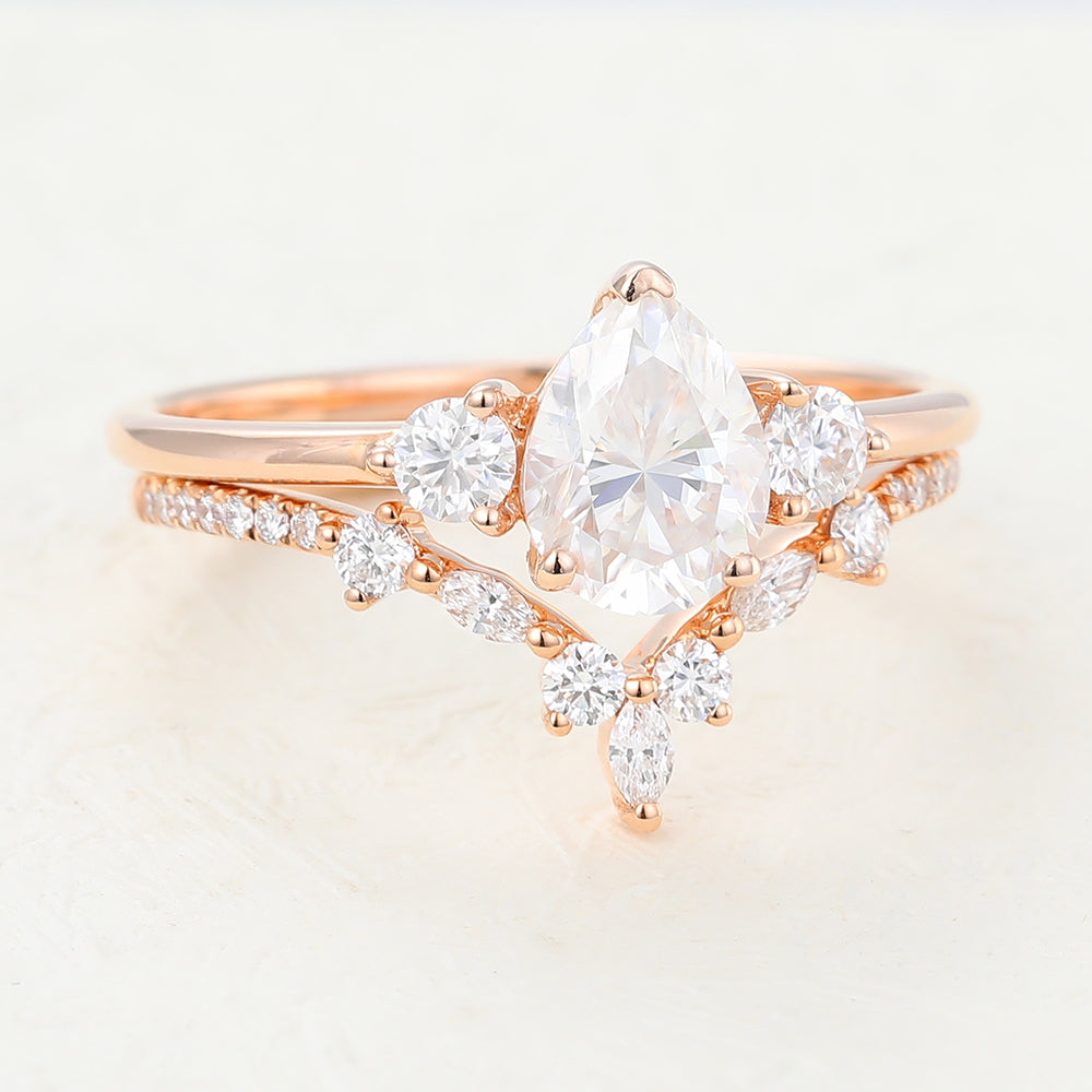 1.0 CT Pear Moissanite Three Stones Bridal Ring Set 4