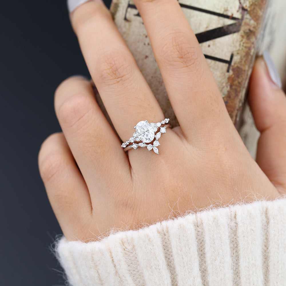 1.33 CT Oval Moissanite Cluster Bridal Ring Set 2